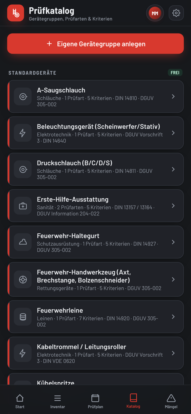 Mitgelieferter Prüfkatalog mit Gerätegruppen, Prüfarten und Kriterien, frei erweiterbar
